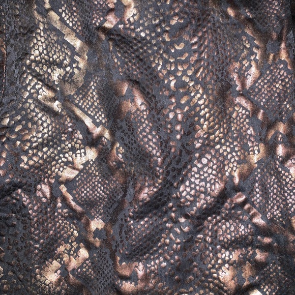 ❗️SOLD❗️ FAUX Aligator Skin Print Leggings - Picture 5 of 9